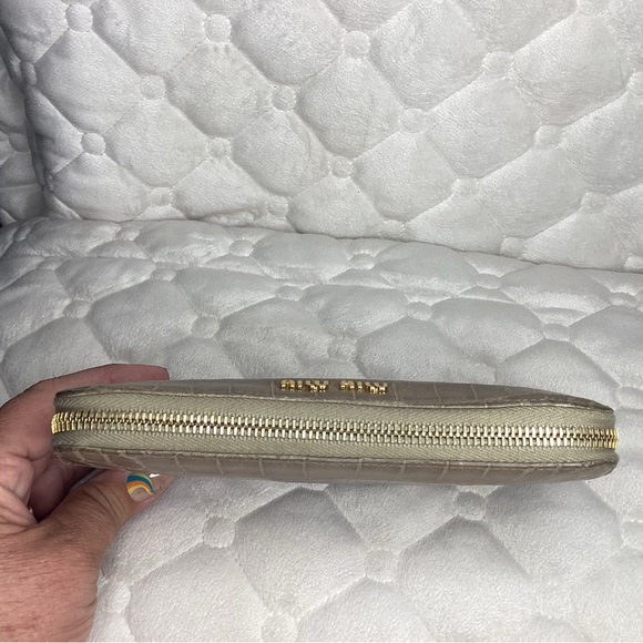 Miu Miu zip around long wallet in croc embossed tan leather - Picture 8 of 9